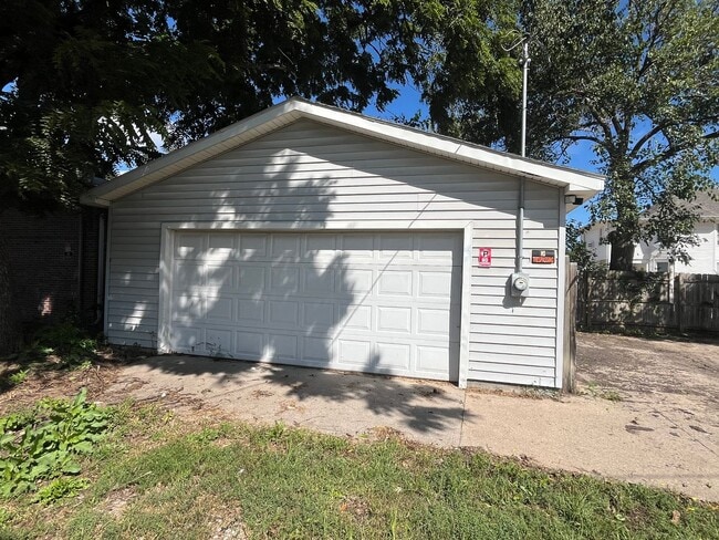 Photo - 3 Bed 1.5 Bath- 2 Car Garage