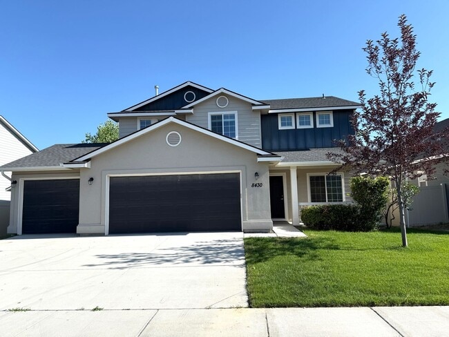 4-Bedroom Home with 3-Car Garage - 4-Bedroom Home with 3-Car Garage