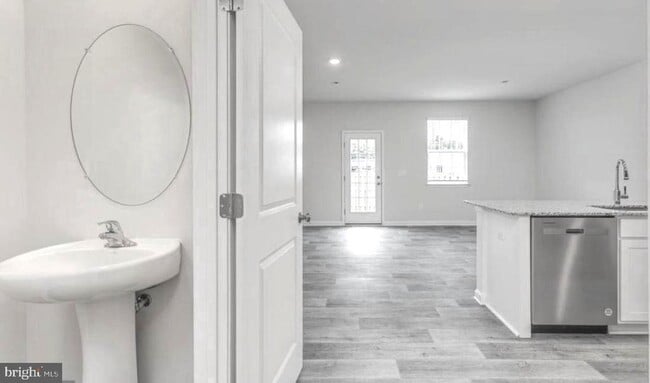 Building Photo - 141 Caterpillar Dr