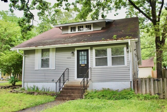 Building Photo - F Street - 4 Bed 2 Bath Home