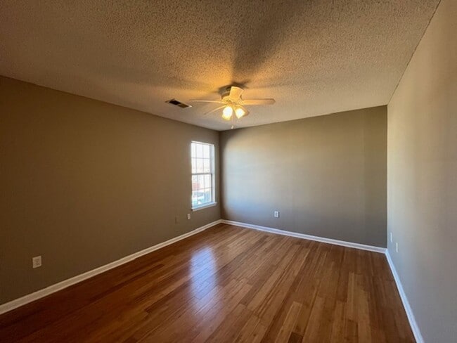 Photo - Renovated 3 Bedroom 2 Bath Townhouse for Rent!