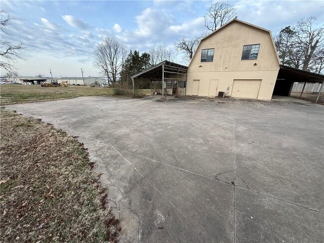 Photo - 624 W Post Rd