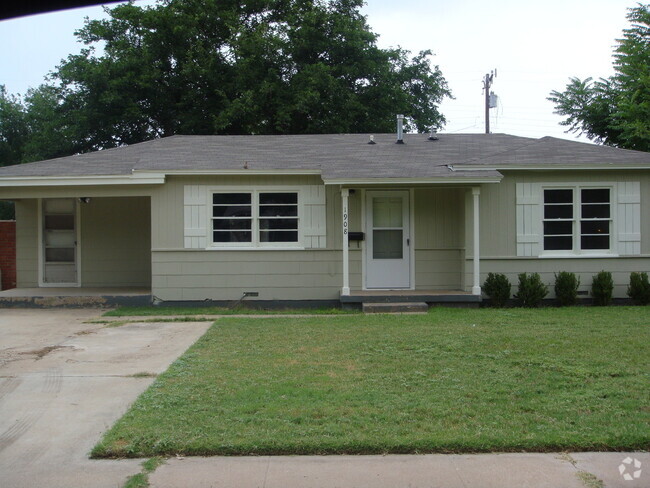 Building Photo - 4 Bedroom/2 full bath/ 1-car detached garage Rental