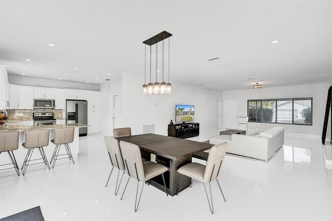 Building Photo - 1102 Meadow Lark Ave