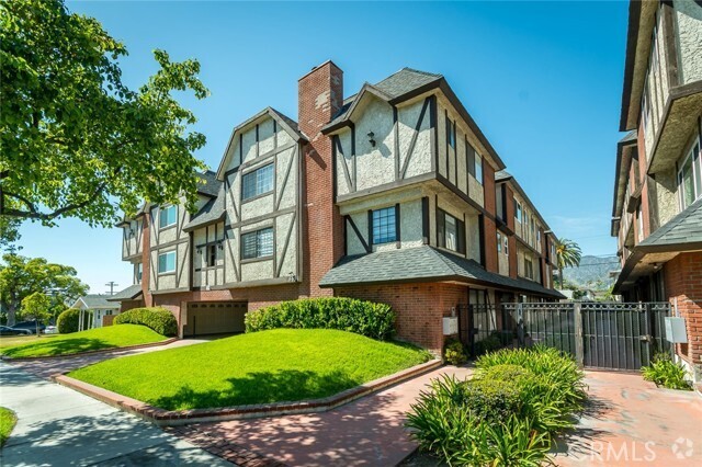 Building Photo - 663 Alexander St Rental
