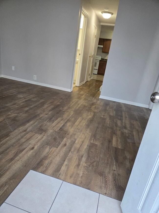 Building Photo - 4175 Webster Ave Unit 4175 Webster Apt 1