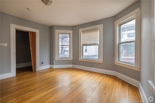 Building Photo - 26 Pleasant St Unit 1st floor Rental