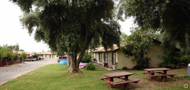 Photo - Roslyn Apartments