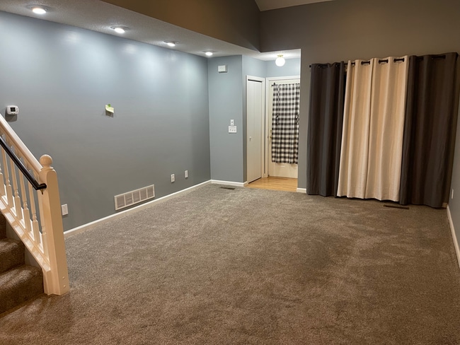 Sala de estar - 7078 48th St N