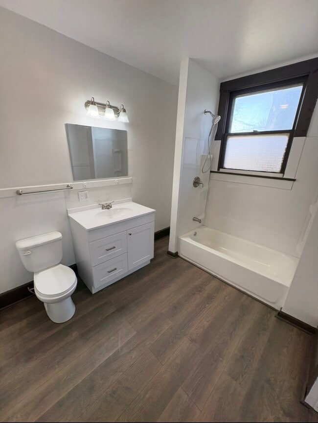 Photo - 253 W Morrison St