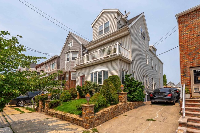 Photo - 23 E 51st St Unit 1