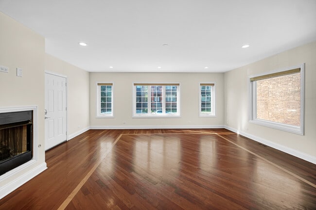 Photo - 548 E 50th St