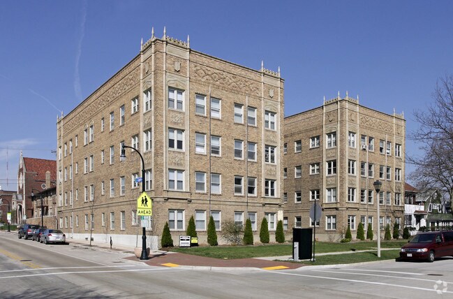 Shorewood Manor - Shorewood Manor Apartments