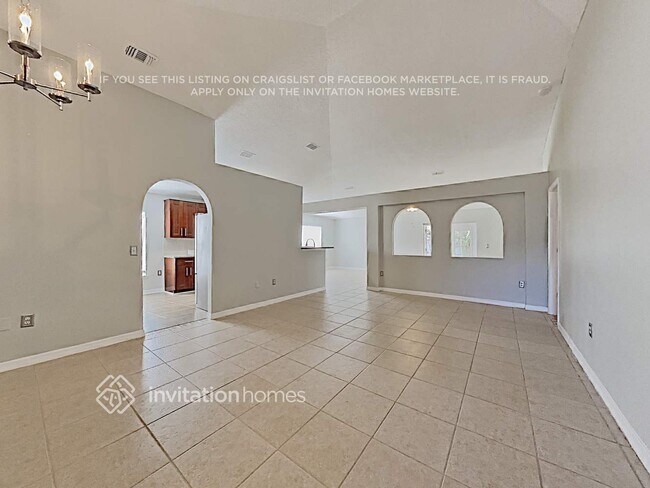 Photo - 1622 Hudderfield Cir W