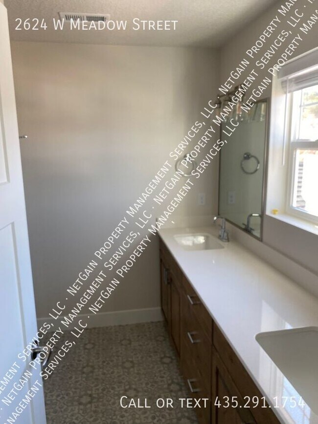 Photo - 3 Bedroom Crescent Hills Townhome.