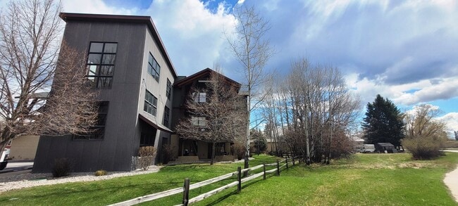 Photo - 2 bedroom Whitefish Condo with views and walking distance to City Beach!