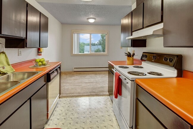 Arctic Sun Apartments - Kitchen - Arctic Sun Rental