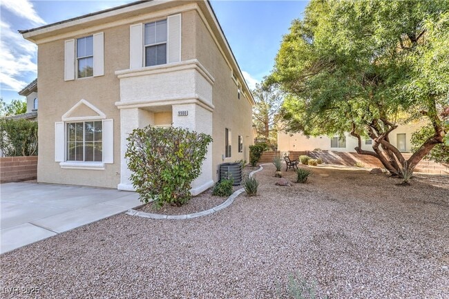 Photo - 9900 Calabasas Ave