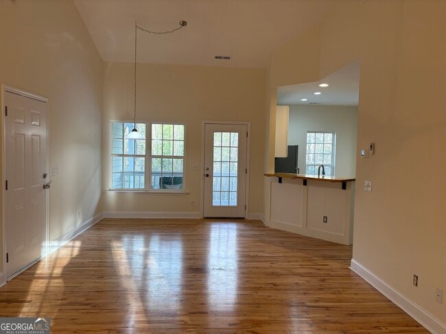 Photo - 74 Lockerbie Ct Unit 201