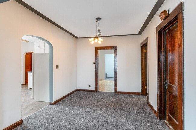 Dining Area - 800 37th Ave NE Unit 2