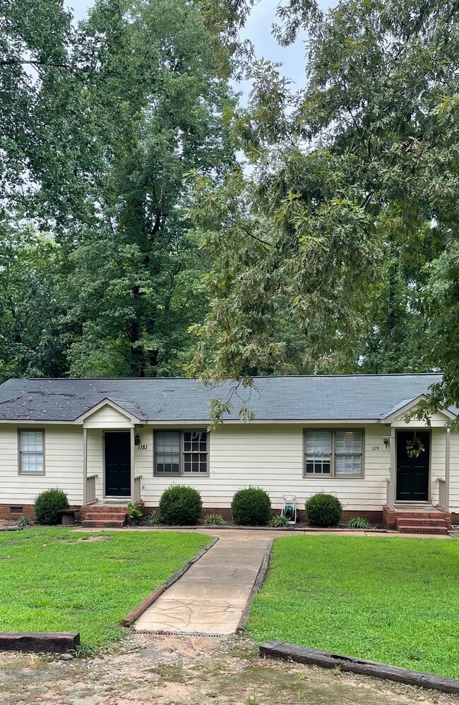 Photo - 1181 N Main St