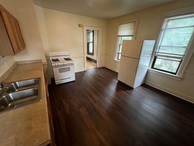 Photo - 621 E Locust St Unit Upper