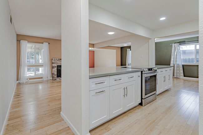 Photo - 1108 Alice St