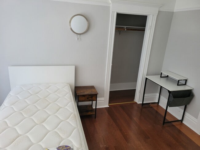 Photo - 2504 College Ave Unidad Room 1