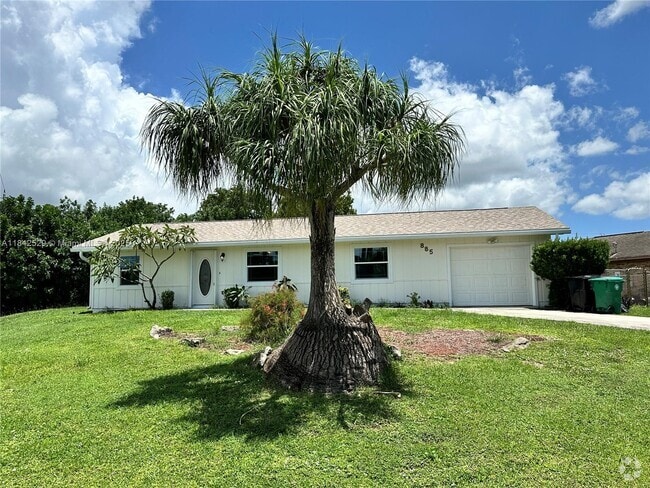 Building Photo - 885 SW California Blvd Rental