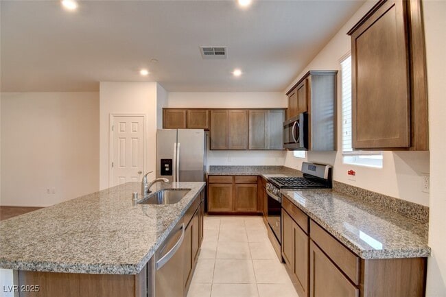 Photo - 664 Anemone Ln