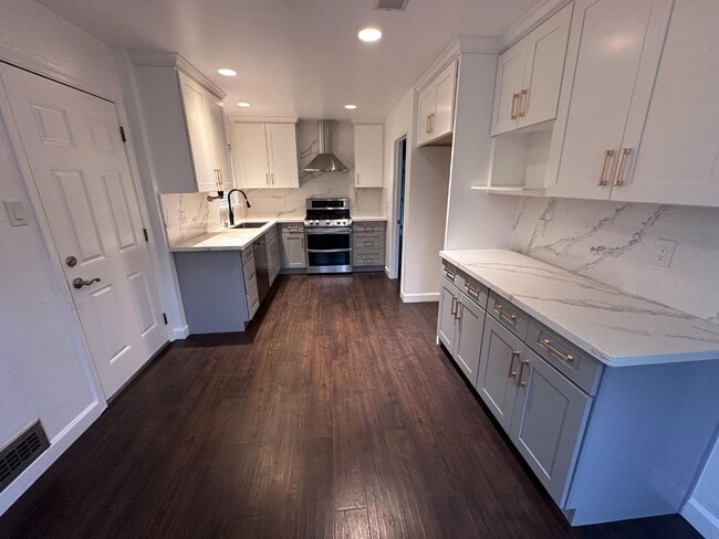 Photo - 756 Broadmoor Dr