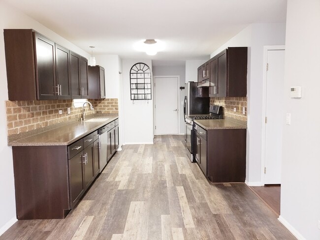 Photo - 292 Waterbury Cir