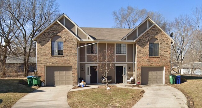 Updated 3 Bed/2 Bath Townhome Lee's Summit... - Updated 3 Bed/2 Bath Townhome Lee's Summit...