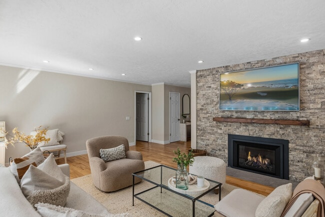 2865 Lasauen Rd