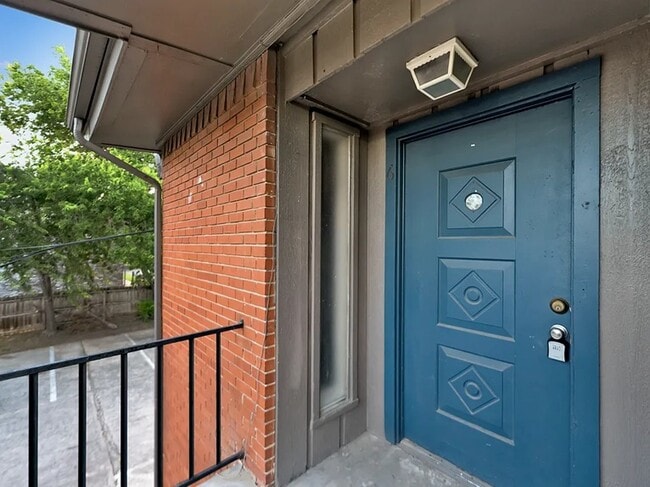 Building Photo - 803 Oakland st Unit 1 Rental