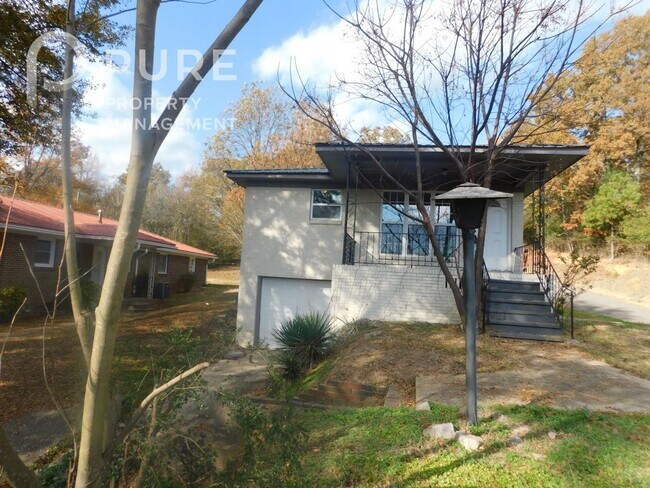 Photo - 2028 Progress St