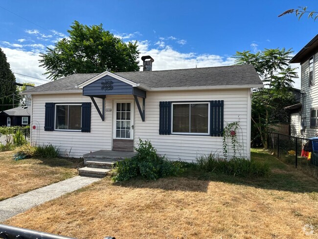 Building Photo - Charming Cottage in Downtown Washougal Rental