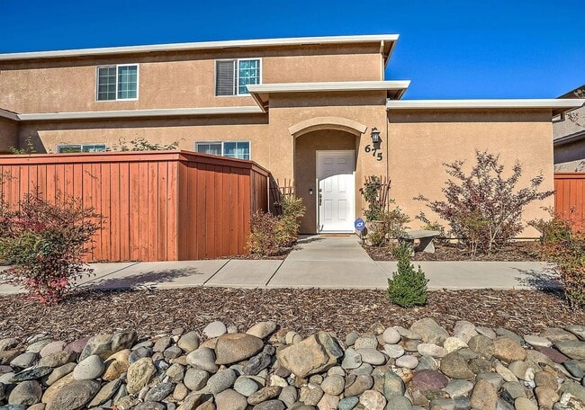 Building Photo - 4 BED 2.5 BATH WITH LARGE BONUS ROOM & GARAGE