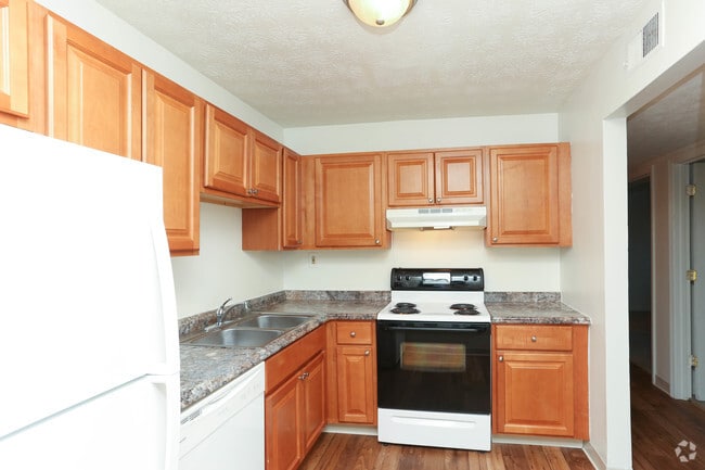 2BR, 2BA - 936 SF - Kitchen