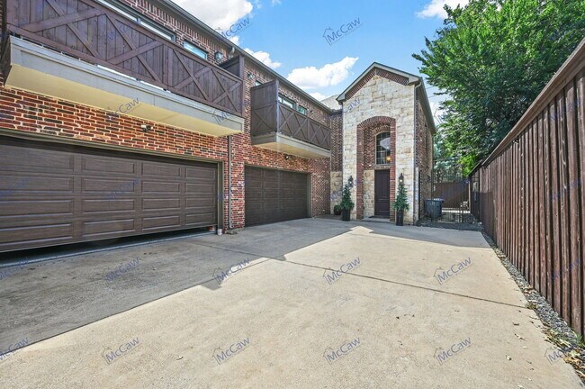 Building Photo - 5211 Mission Ave