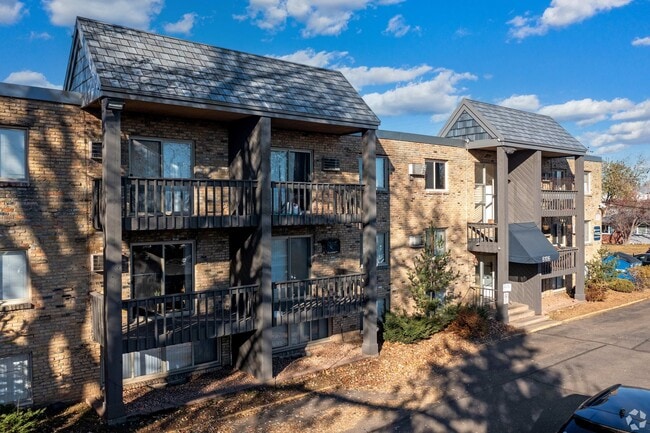 Diamond Pointe Apartments