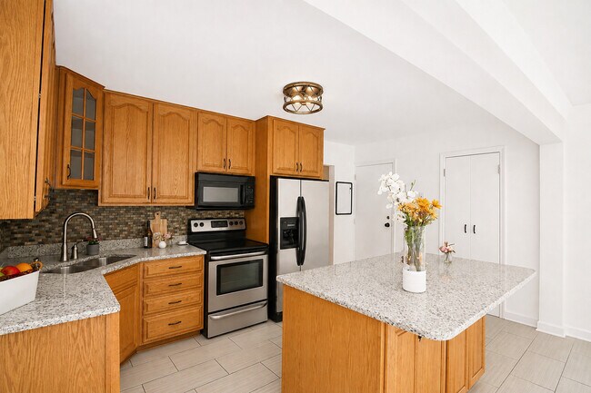 Photo - 697 Hickory Dr