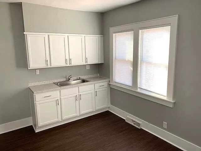 Photo - 325 N 7th St