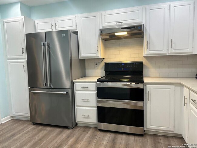 Photo - 7887 Broadway-