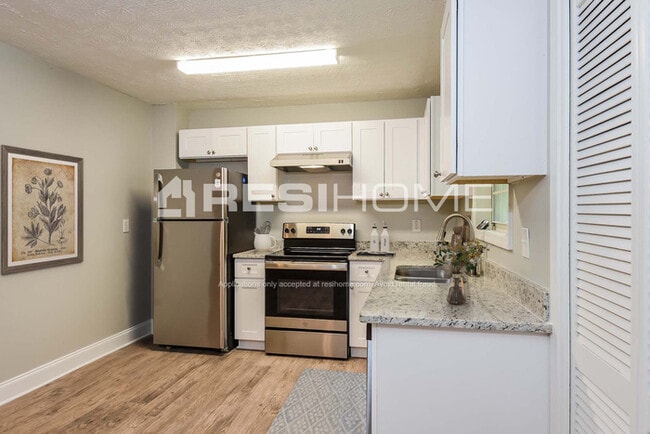 Photo - 982 Millwood Dr SW