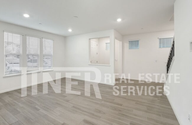 Photo - 1580 Parkside Way