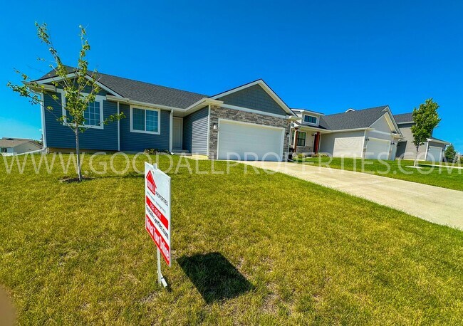 Ranch Style 3 Bedroom 2 Bath home in Wauke... - Ranch Style 3 Bedroom 2 Bath home in Wauke...