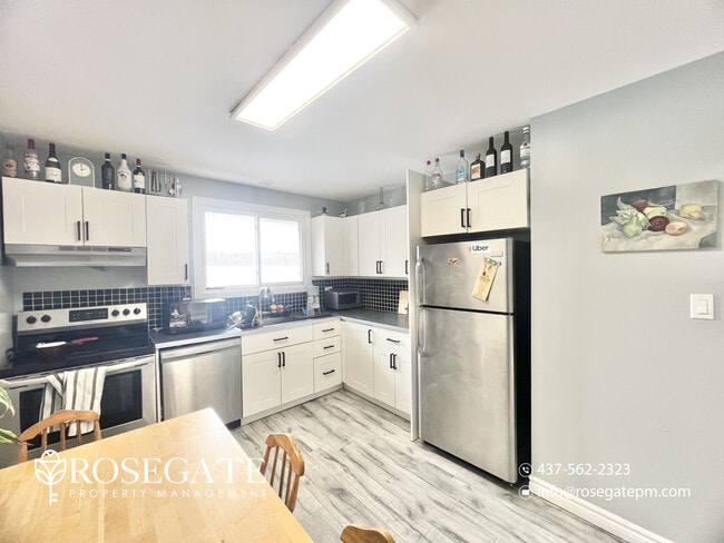 Photo - Spacious 3-Bedroom Apartment with Parking in Waterloo Unité 3