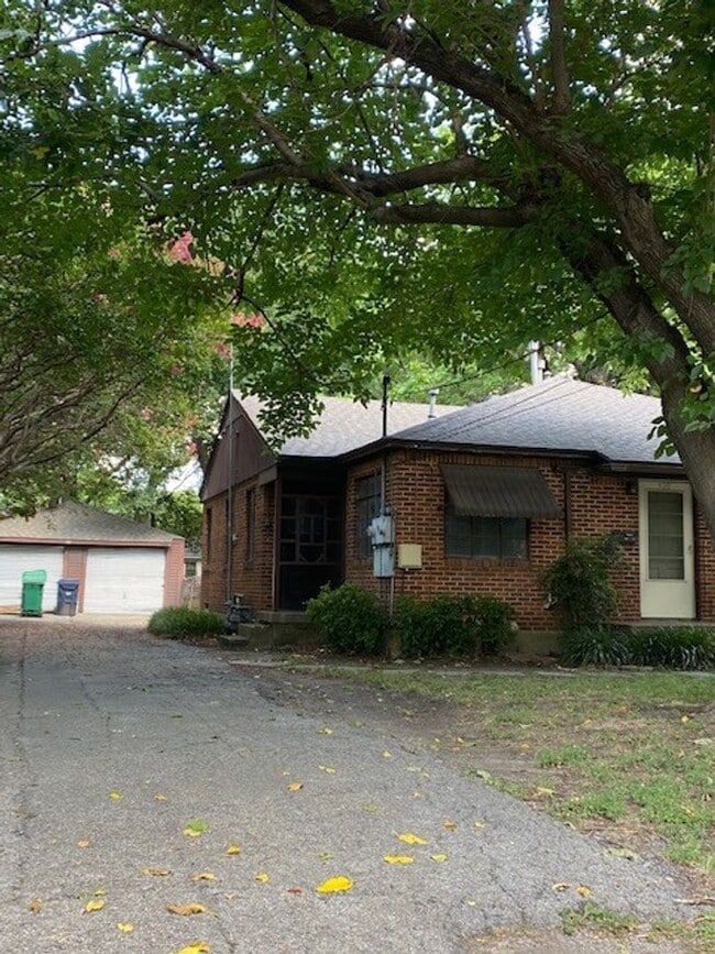 Building Photo - One bedroom duplex in Central Denton