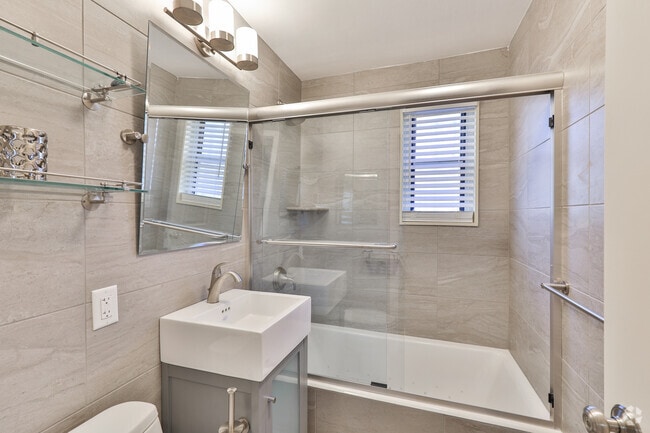 Interior Photo - The Montana